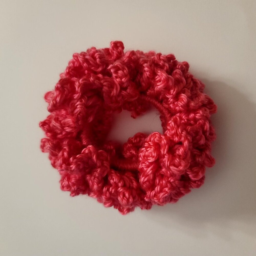 Handmade crochet scrunchie (Pink)